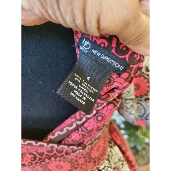 ND New Directions Floral Print V Neck Dress 4 - Picture 9 of 11